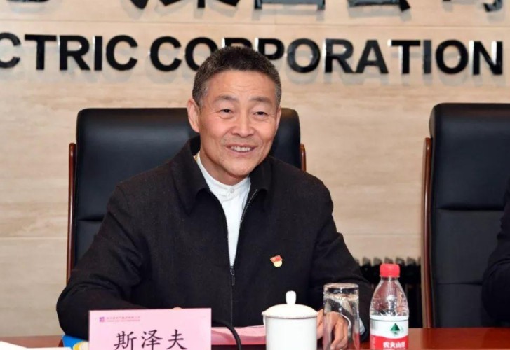 發(fā)展新能源要與電力安全統(tǒng)籌兼顧——訪全國(guó)政協(xié)常委，哈爾濱電氣集團(tuán)有限公司黨委書(shū)記、董事長(zhǎng)斯?jié)煞? width=