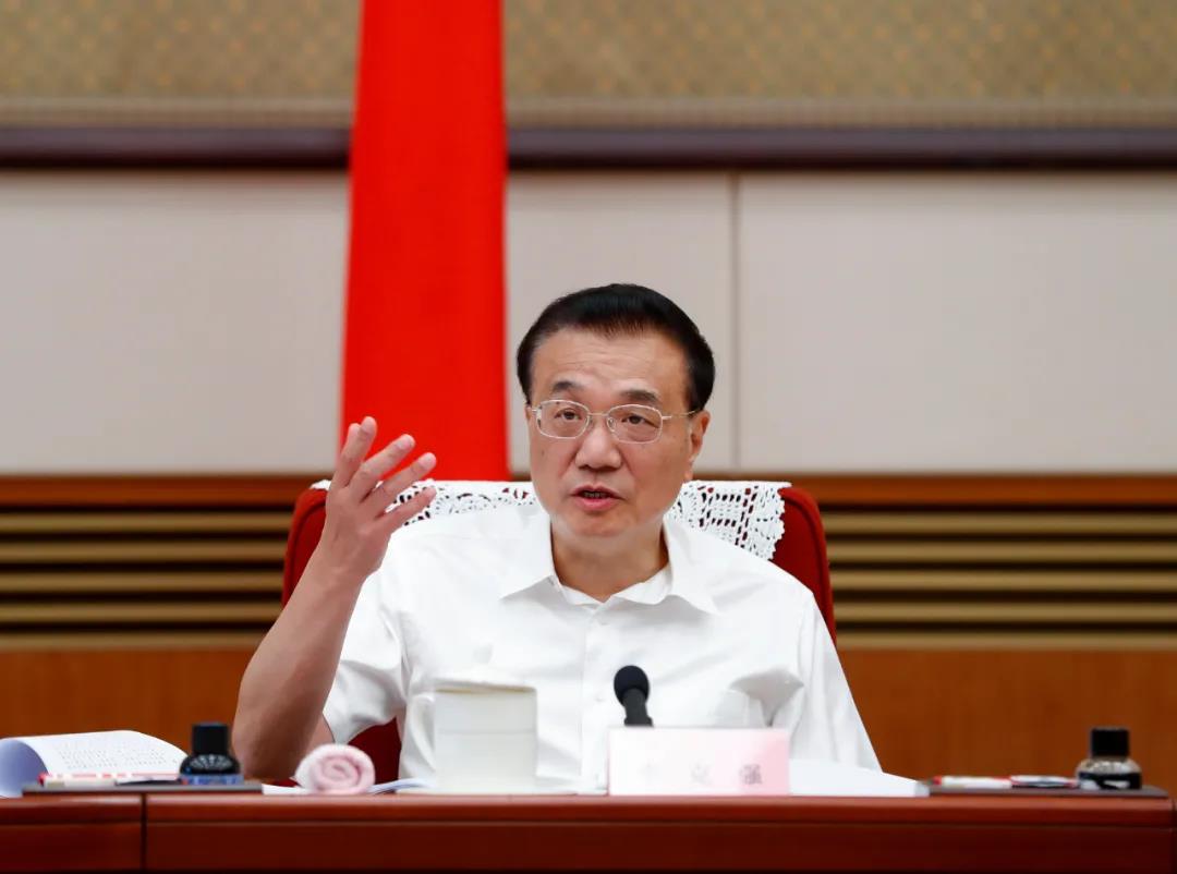 李克強：發(fā)揮西部風、光、水電等優(yōu)勢 建大型清潔能源基地