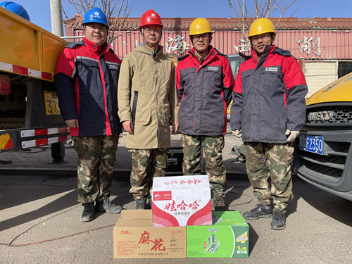 烏海電業(yè)局配電帶電作業(yè)處助力“煤改電”，送溫暖進(jìn)現(xiàn)場