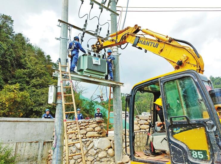 南方電網(wǎng)公司加強農(nóng)村電網(wǎng)建設，以充足電力激發(fā)鄉(xiāng)村活力