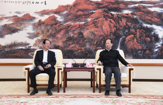 丁焰章拜會(huì)內(nèi)蒙古自治區(qū)黨委書(shū)記、人大常委會(huì)主任石泰峰