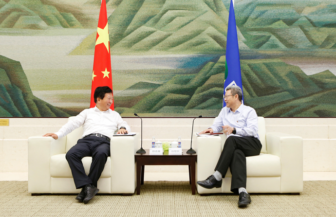 錢(qián)智民會(huì)見(jiàn)煙臺(tái)市委副書(shū)記、市長(zhǎng)鄭德雁