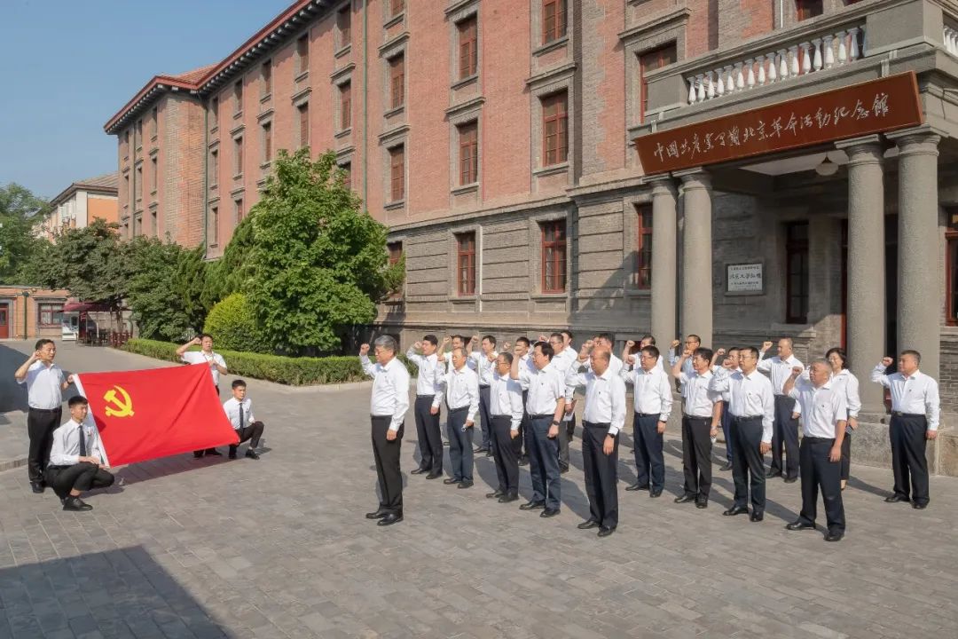 國(guó)家能源集團(tuán)黨組成員集體參觀學(xué)習(xí) “光輝偉業(yè)、紅色序章”主題展覽