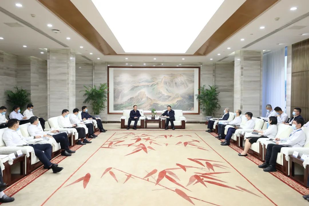 國(guó)家電網(wǎng)公司董事長(zhǎng)、黨組書(shū)辛保安與東方電氣集團(tuán)董事長(zhǎng)俞培根、總經(jīng)理徐鵬會(huì)談