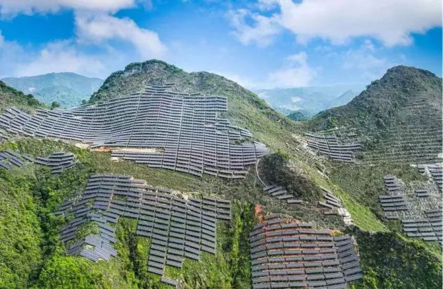 全國首例！吉電股份“大容量、高坡度”集中式山地光伏項目并網