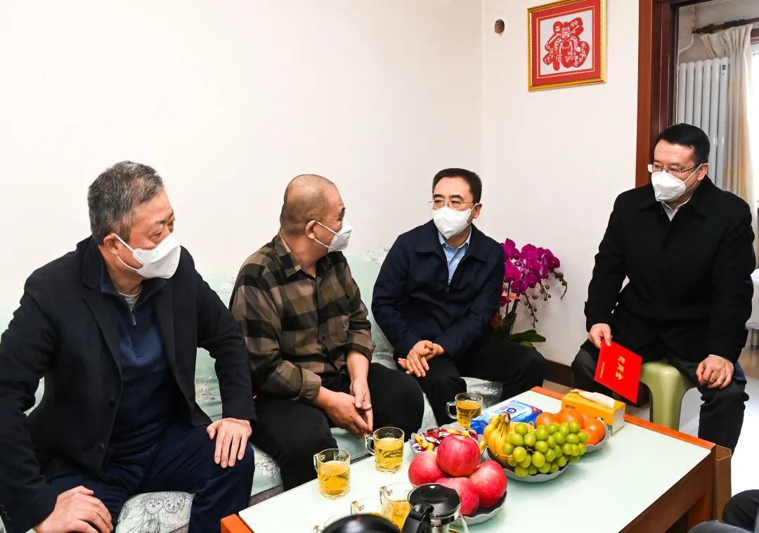 鄒磊、劉明勝走訪慰問退休老領導、勞模遺屬、困難黨員群眾