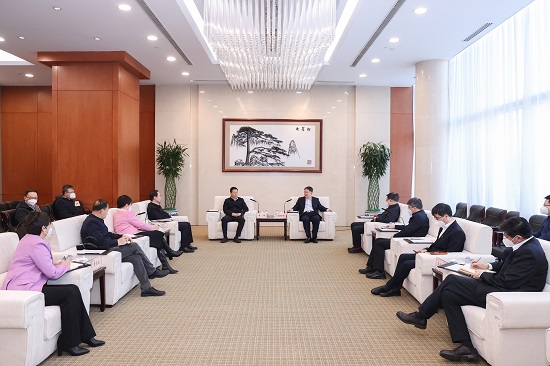 溫樞剛鄧建玲會(huì)見鄂爾多斯市委書記李理、市長杜匯良