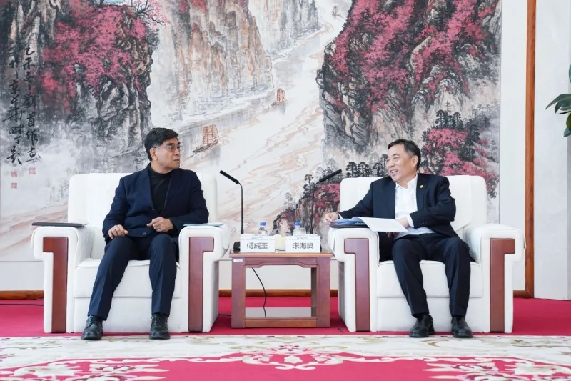 宋海良與中國國際跨國公司促進(jìn)會(huì)副會(huì)長(zhǎng)傅成玉會(huì)談