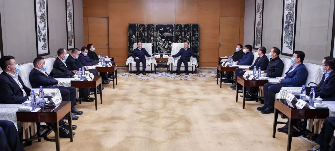 大唐集團黨組書記、董事長鄒磊與陜投集團董事長袁小寧、總經(jīng)理趙軍會談