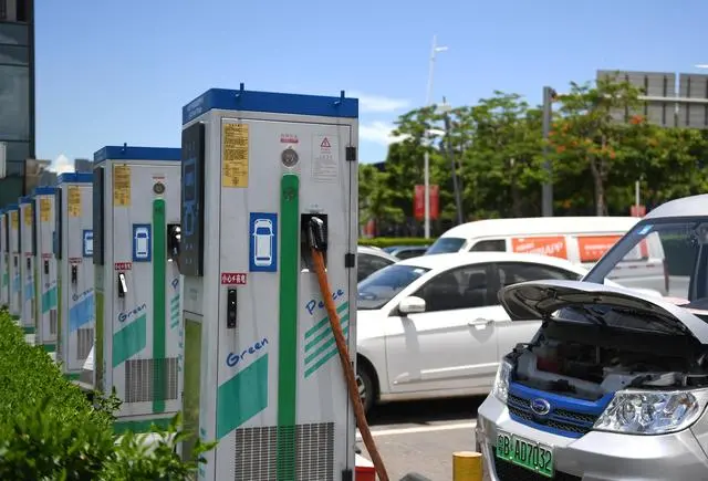 中國電動車企駛入日本“藍?！笔袌? width=