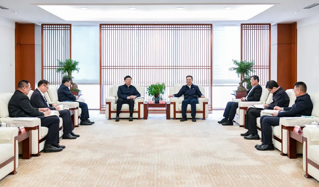 大唐集團(tuán)有限公司黨組書(shū)記、董事長(zhǎng)鄒磊會(huì)見(jiàn)吉林省委常委、省委秘書(shū)長(zhǎng)李偉