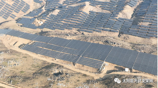 安泰科柔性太陽能光伏支架助力全國海拔最高、坡度最大光伏項(xiàng)目
