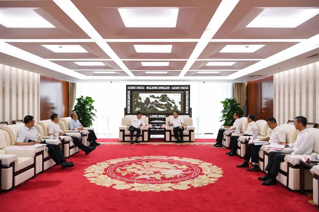 葉向東與甘肅省委常委、副省長張錦剛舉行會談