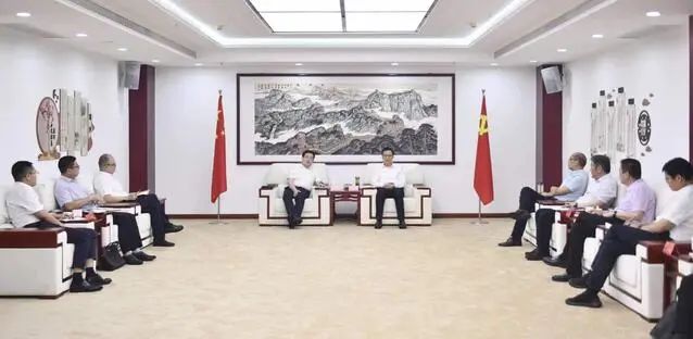漯河市委書記秦保強、市長黃鈁會見中國電建華中區(qū)總部黨委書記、總經(jīng)理蹇尚友一行
