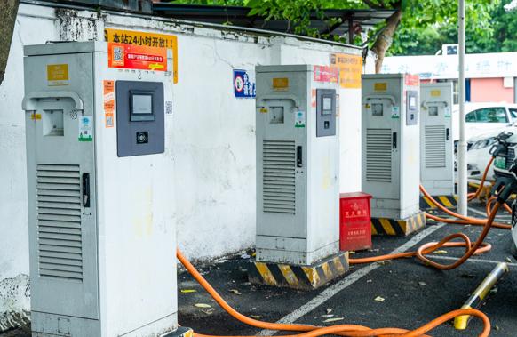 新能源汽車日漸增多，充電樁使用亂象如何管?