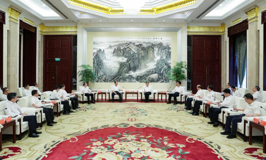中國(guó)電建黨委書(shū)記、董事長(zhǎng)丁焰章拜會(huì)貴州省委書(shū)記徐麟、省長(zhǎng)李炳軍