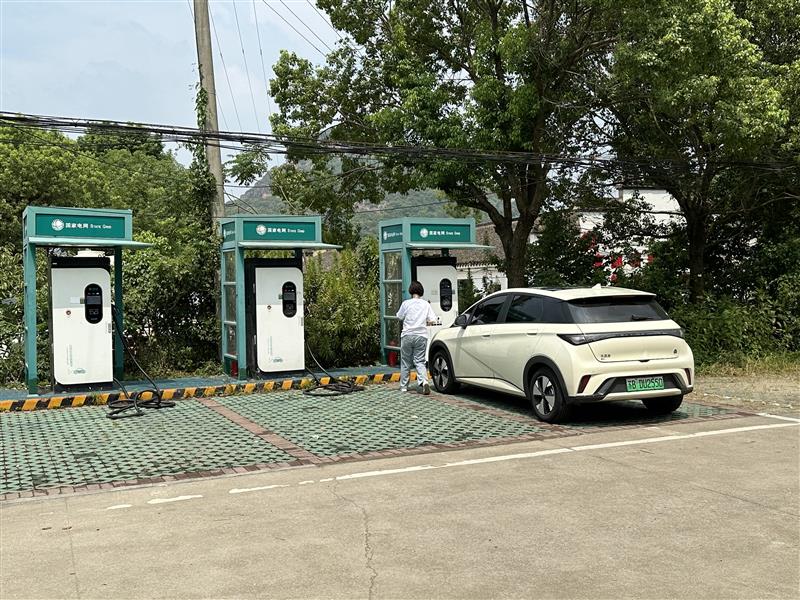各類(lèi)政策支持新能源汽車(chē)和充電樁下鄉(xiāng)，但村里真的需要這么多充電樁嗎?