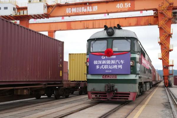國(guó)產(chǎn)新能源汽車，坐火車“出?！?