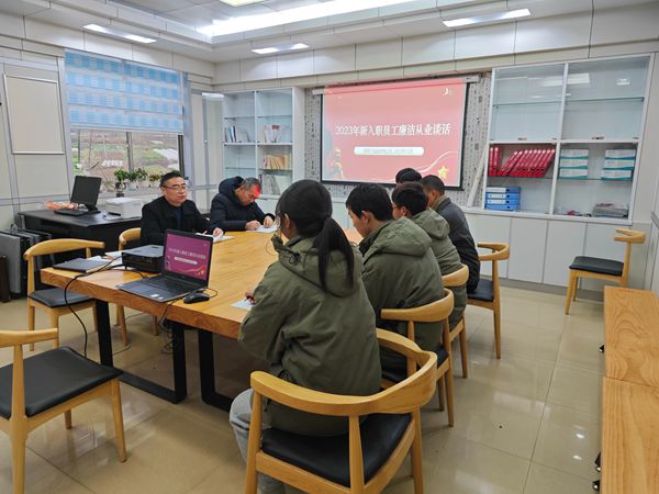 湖北竹溪縣供電公司：系好廉潔從業(yè)第一?？圩? width=
