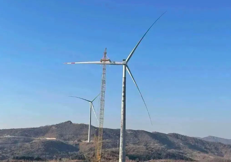 中石化起運公司營口風(fēng)電項目首臺混塔圓滿吊裝！