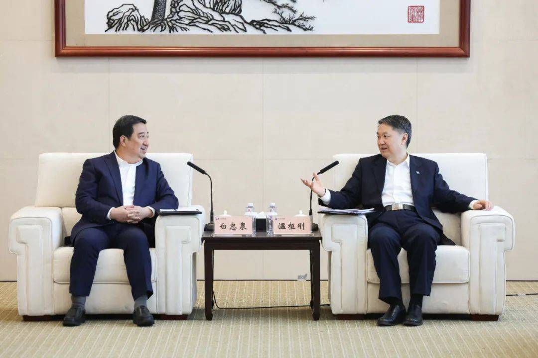 中國電氣裝備董事長白忠泉、總經理周群拜訪中國華能董事長溫樞剛