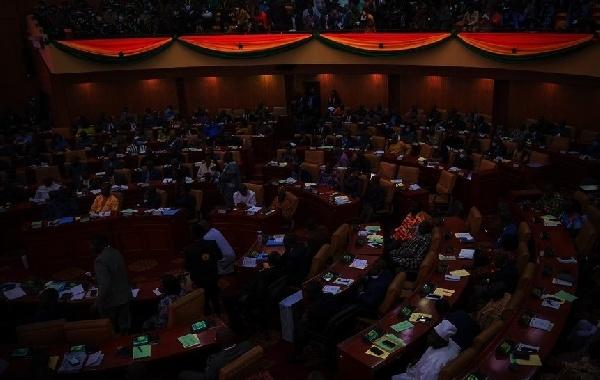 英媒：加納議會欠電費，電力公司拉閘打斷國情咨文