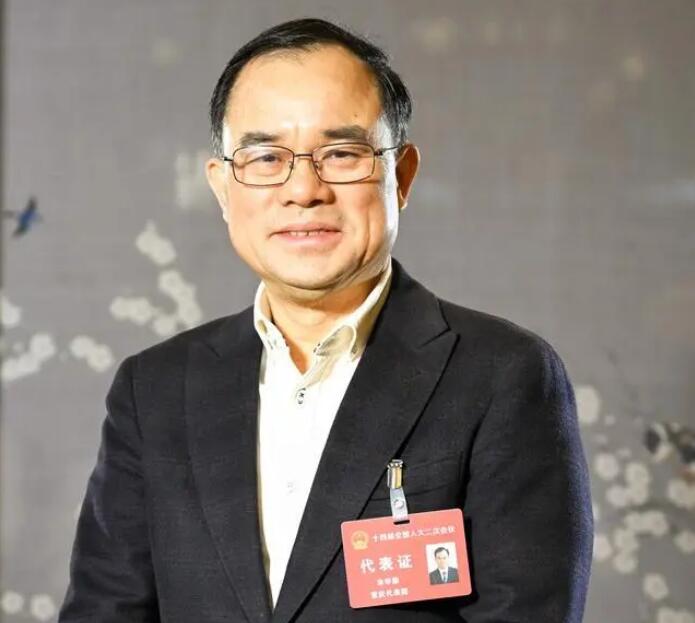 【兩會(huì)好聲音】全國(guó)人大代表、長(zhǎng)安汽車(chē)董事長(zhǎng)朱華榮：強(qiáng)化市場(chǎng)調(diào)節(jié)手段，進(jìn)一步改善汽車(chē)消費(fèi)環(huán)境