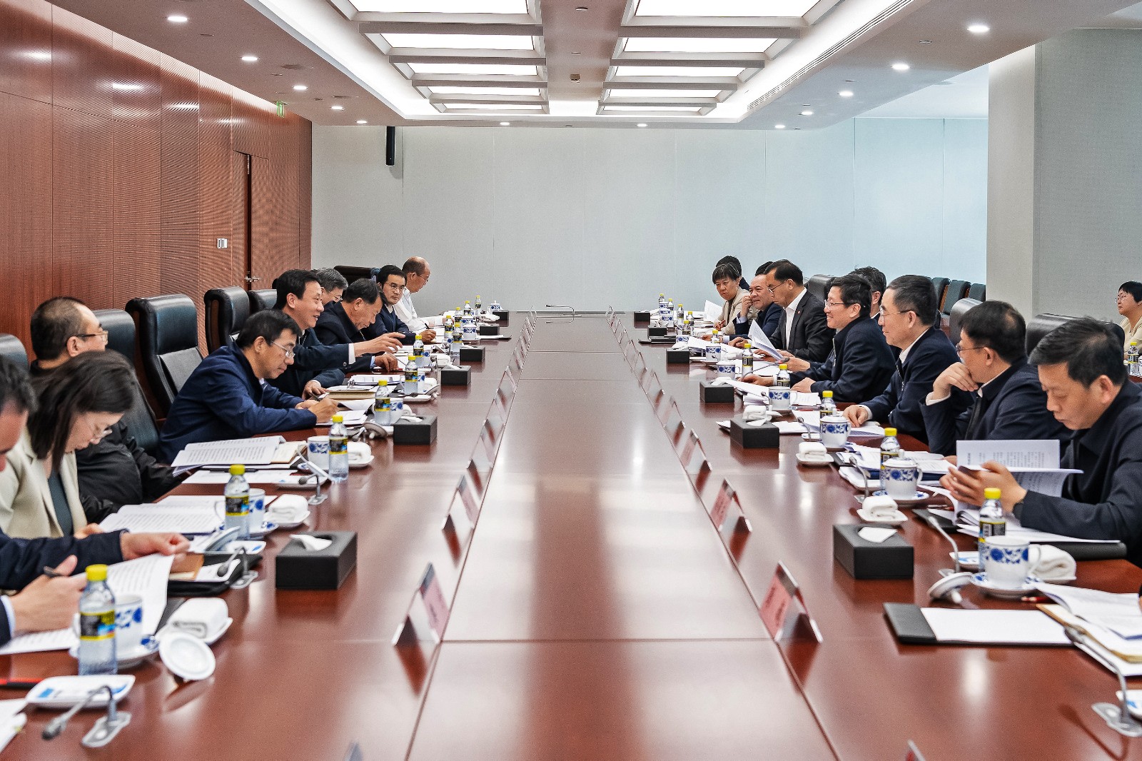 國家能源局黨組成員、副局長任京東一行到國家能源集團(tuán)調(diào)研