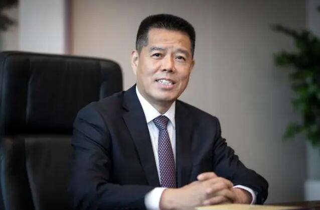 加快推動(dòng)傳統(tǒng)煤炭企業(yè)向新能源企業(yè)轉(zhuǎn)型發(fā)展——訪全國人大代表，山東能源集團(tuán)黨委書記、董事長 李偉