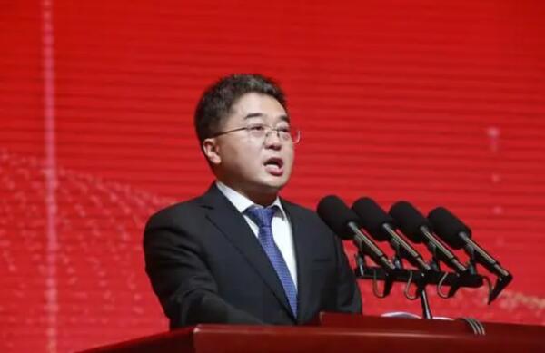 “垃圾大王”嚴圣軍，拿啥完成近千億投資?