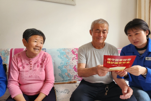 內(nèi)蒙古電力公司烏海千里山供電公司黨支部、工會(huì)、團(tuán)支部（青工委）開(kāi)展“蒙電愛(ài)心光明行”保密宣傳活動(dòng)