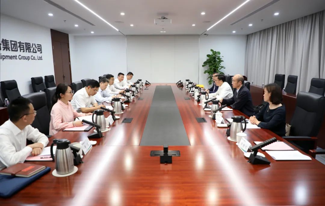 中國電氣裝備黨委副書記、總經(jīng)理周群會見上海市經(jīng)信委副主任湯文侃