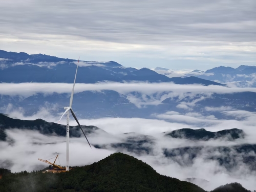 云南會(huì)澤金鐘風(fēng)電場二期項(xiàng)目首批機(jī)組成功并網(wǎng)