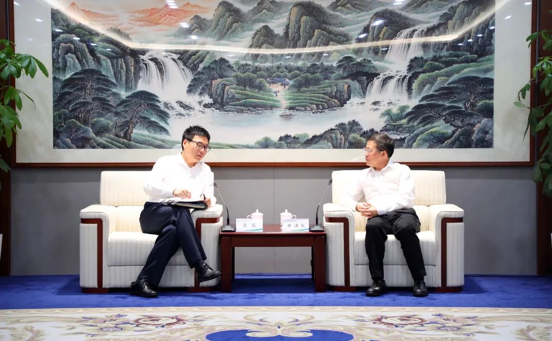 中國電氣裝備黨委書記、董事長李洪鳳會見上海電氣集團黨委書記、董事長吳磊