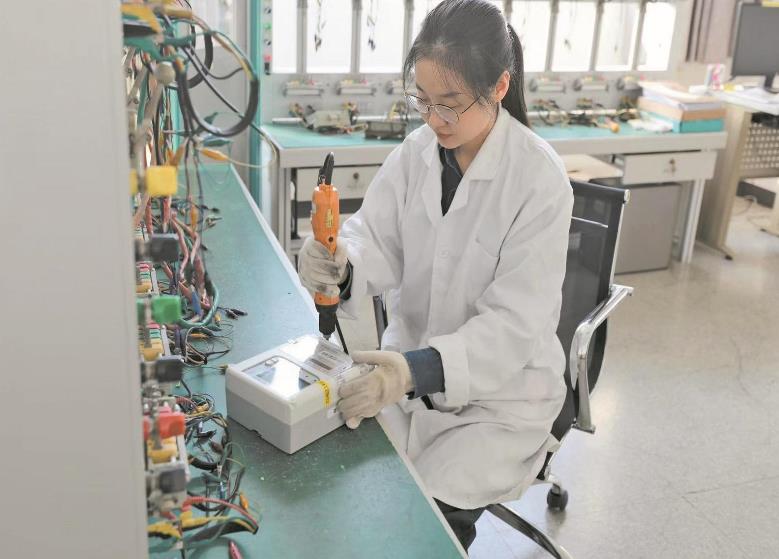 謝超：十年如一日，專和電能表“較真”