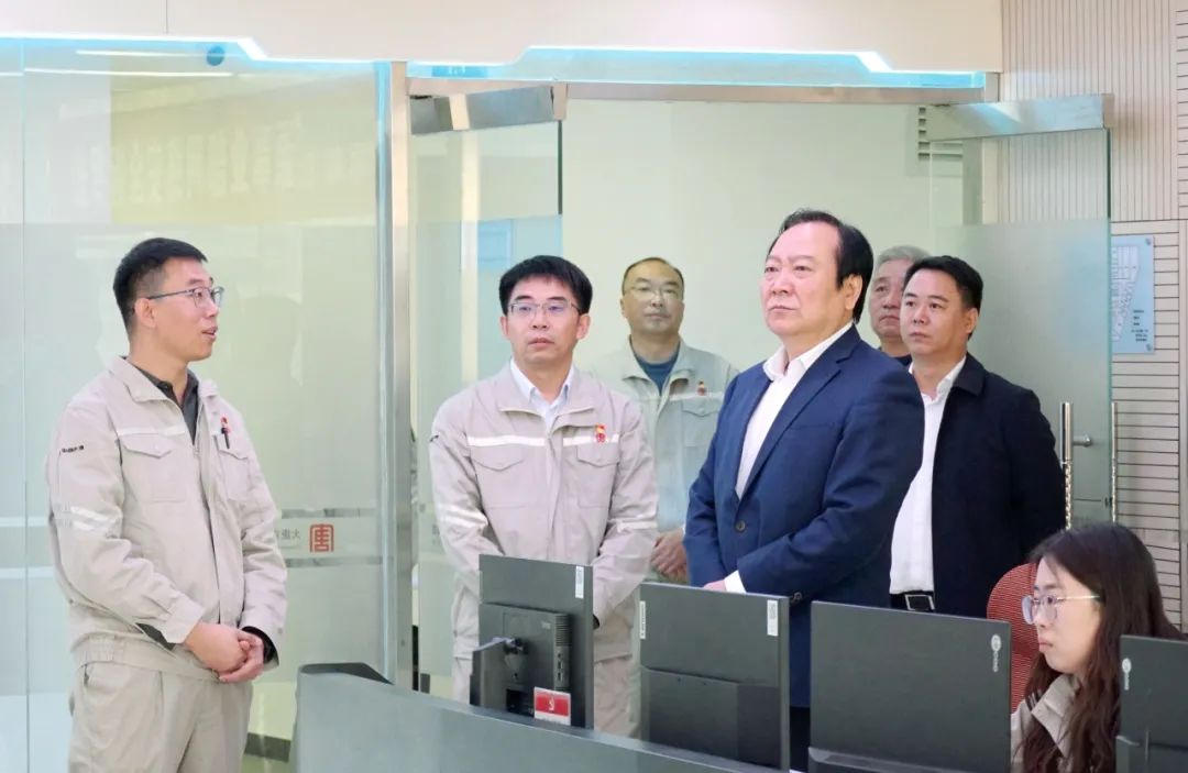 大唐國際發(fā)電公司黨委書記、董事長李凱到承德新能源事業(yè)部調(diào)研