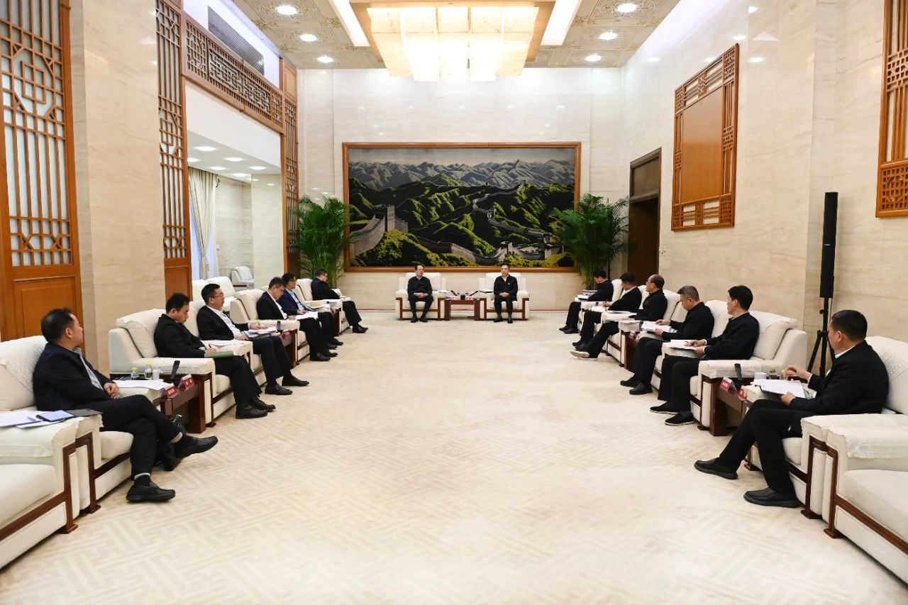 大唐集團黨組書記、董事長鄒磊與中國電建黨委書記、董事長丁焰章會談