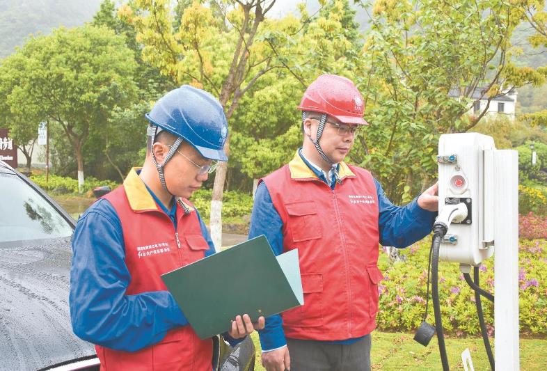 陳鳴：“空心村”變“開(kāi)心村”，供電服務(wù)總相伴