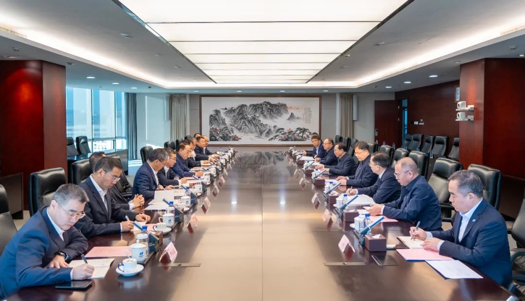 華電集團(tuán)黨組書記、董事長江毅會見中國中車黨委書記、董事長孫永才