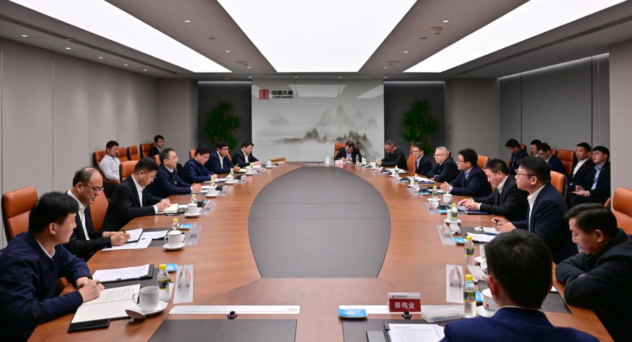 大唐集團黨組書記、董事長鄒磊與上海電氣黨委書記、董事長吳磊會談