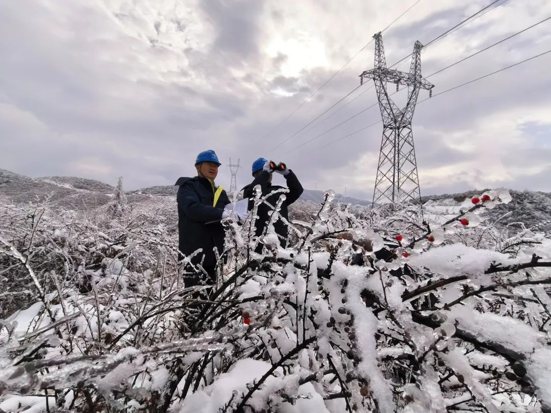 南方電網(wǎng)科技抗冰 讓冰雪“看得見(jiàn)、除得掉、防得住”