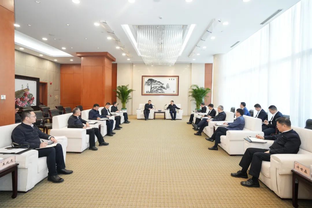 華能集團董事長溫樞剛、總經(jīng)理張文峰會見哈電集團董事長曹志安、總經(jīng)理黃偉